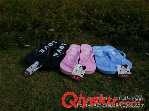 女人字拖夾趾拖 六禾氏】LOVE款夏季坡跟夾趾沙灘女人字拖鞋家居拖鞋浴室拖鞋