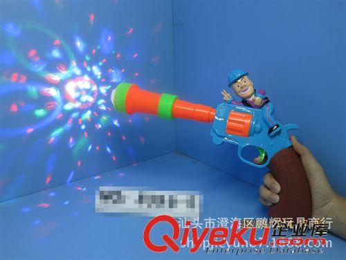 玩具槍系列 新款熊出沒玩具槍 電動(dòng)八音槍 光頭強(qiáng)雪花投影槍語(yǔ)音槍 地?cái)偀豳u