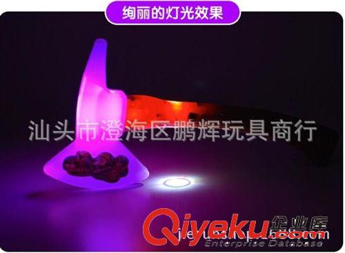 閃光系列 批發(fā)熊出沒(méi)玩具 光頭強(qiáng)電鋸 帶燈光,音樂(lè) 58長(zhǎng)帶8個(gè)投影紅藍(lán)2色