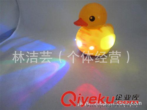電動(dòng)系列 淘寶熱銷 電動(dòng)萬向燈光音樂大黃鴨 會(huì)下蛋的鴨子　香港大黃鴨原始圖片3