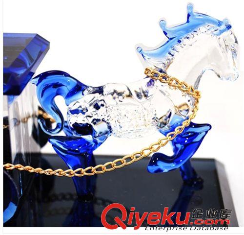 汽車香水座 新款水晶馬車香水擺件 創(chuàng)意車載擺件 汽車飾品批發(fā)原始圖片2