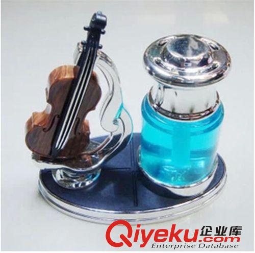 車載香水gd旋轉(zhuǎn)船舵濃香男士車載香水座 slyz汽車擺設(shè)