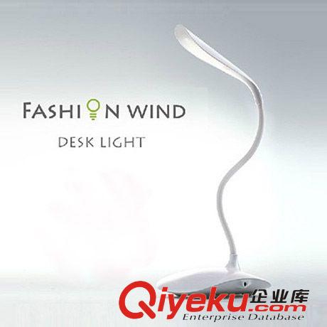 雅格LED護眼燈 簡約充電式臺燈 宿舍學生床頭燈 折疊式充電小臺燈