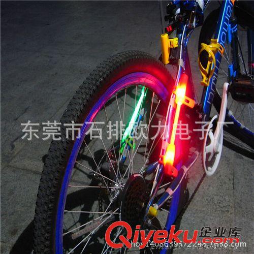 新款自行車夜行必備警示棒 隨意彎曲 自由安裝發光閃光棒