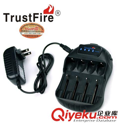 2013新品上市TrustfireTR-009可充電 鋰電子電池多功能智能充電器