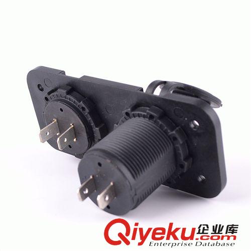 外貿(mào)新品！防水USB手機(jī)車充+電壓表組合裝支持手機(jī)平充電 C845