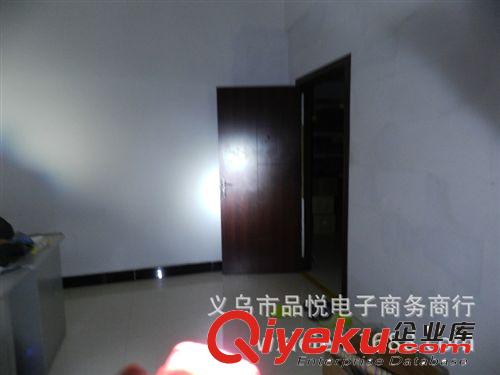 新款 塑料led手電筒 BS強(qiáng)光家用3AAA電池電筒 可以印刷公司LOGO原始圖片3