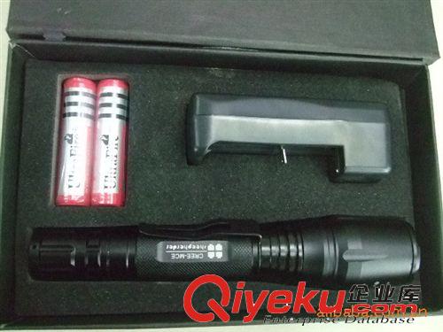 美國(guó)進(jìn)口CREE-T6充電強(qiáng)光手電筒.