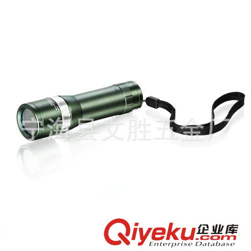 W108廠家直供強(qiáng)光手電 野營燈 可拉伸后放置于平地面做工作燈