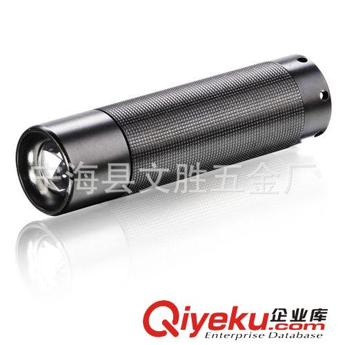 W108廠家直供強(qiáng)光手電 野營燈 可拉伸后放置于平地面做工作燈