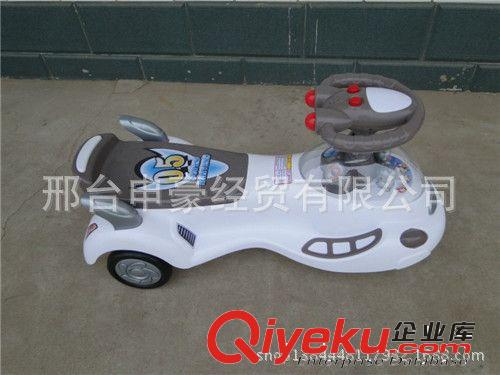 新款兒童扭扭車帶音樂 寶寶搖擺車滑行車
