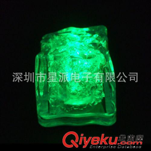 發(fā)光冰塊生產(chǎn)廠家 婚慶用品 led閃光冰塊 酒會必備浪漫特色產(chǎn)品