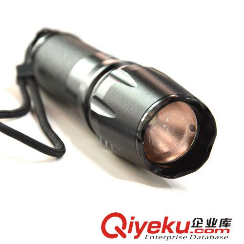 強(qiáng)光手電筒 CREE T6 變焦調(diào)焦 900i流明遠(yuǎn)射五檔zp