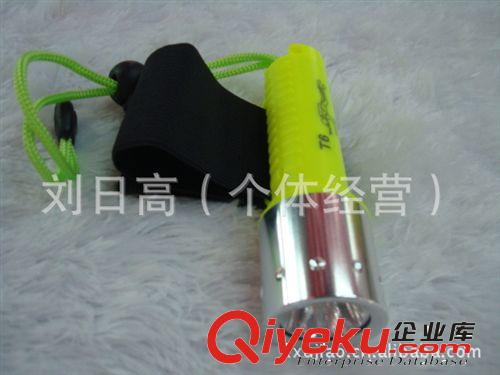 強(qiáng)光潛水手電筒 水下潛水燈 t6潛水電筒  雙用電筒