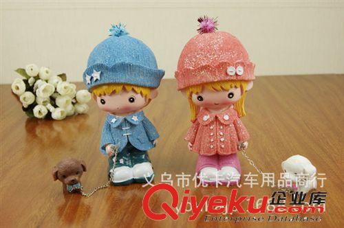 汽車用品擺件 送男女朋友生日禮物 遛狗娃娃樹脂擺飾結婚裝飾禮品原始圖片2