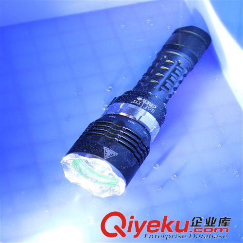 潛水手電筒  Sofirn新款潛水LED強(qiáng)光手電筒 深度可達(dá)80米