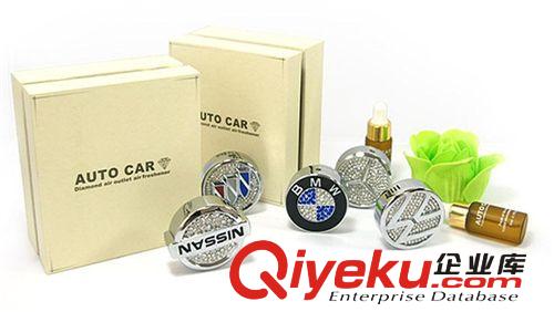 廠家供應(yīng) 汽車(chē)內(nèi)飾用品飾品 車(chē)載gd帶鉆鑲鉆車(chē)標(biāo)出風(fēng)口香水座原始圖片2