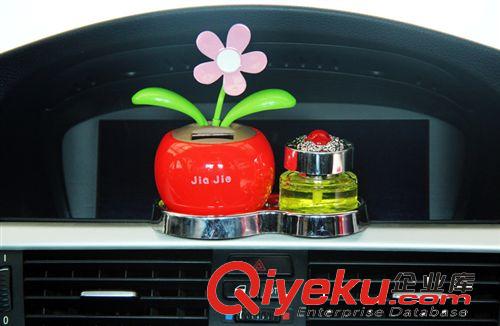 汽車空調(diào)出風(fēng)口香水 卡通可愛熊貓眼睛會(huì)跳的車載香薰香片 一對裝