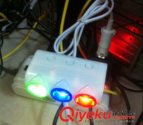 炫彩三色一拖三點(diǎn)煙器帶雙usb 汽車用1分3轉(zhuǎn)換器插座車載充電器原始圖片3