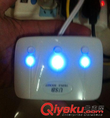 新款 車載點煙器一分三帶雙USB充電器 1拖3轉(zhuǎn)換器分配器汽車用品