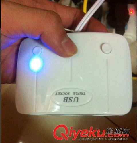 新款 車載點煙器一分三帶雙USB充電器 1拖3轉(zhuǎn)換器分配器汽車用品原始圖片2