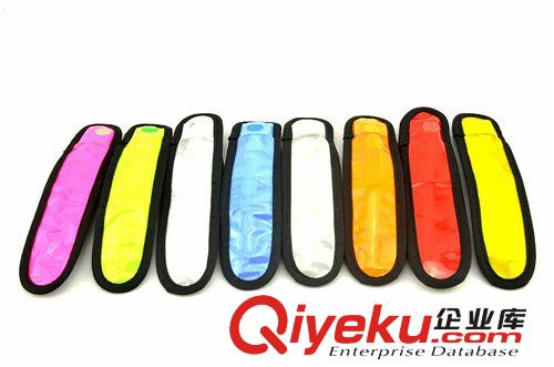 廠家直銷 批發(fā)運動晶格LED手腕 純色發(fā)光手臂帶 手環(huán)助威道具原始圖片2