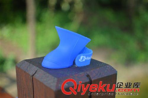 寵物鞋子 寵物用品  二代環(huán)保硅膠雨鞋 防滑防水狗狗鞋現(xiàn)貨批發(fā)原始圖片3
