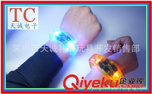 精品熱賣演唱會發(fā)光亞克力發(fā)光時尚手鐲   led聲控發(fā)光手鐲直銷原始圖片3
