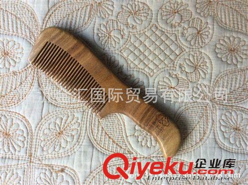 廠家批發(fā)供應(yīng) 綠檀木梳子 正品玉檀香木梳 護發(fā)美發(fā)梳子 可混批