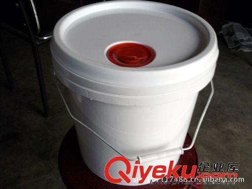 廠家直銷2014款2000ML獸藥桶。方桶，透明塑料桶