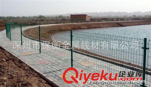 PVC涂塑電焊網(wǎng)主要用于圍欄、室內(nèi)外裝修裝飾、機(jī)械防護(hù)行等原始圖片3
