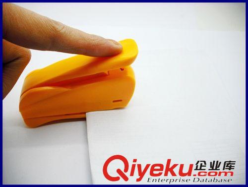 生產(chǎn)訂書機系列 東莞廠家生產(chǎn)時尚裝訂膠粘桌面辦公文教用品工業(yè)用訂書機原始圖片2
