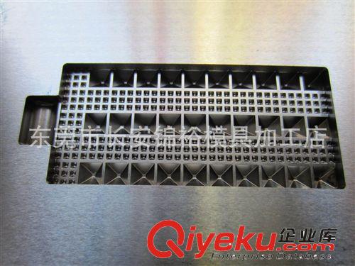鑄造模 裝飾品鏡面放電加工，線條清角