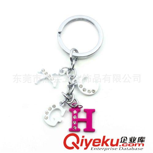 字母系列 我司專業(yè)生產(chǎn)優(yōu)質(zhì)合金小飾品 時(shí)尚韓版噴漆字母鑰匙扣批發(fā)銷售原始圖片2