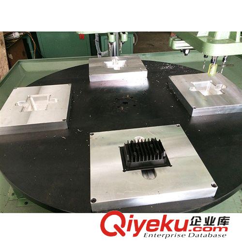非標(biāo)設(shè)備 廠家直銷 全自動攻牙機(jī)攻絲 全自動絲攻機(jī)轉(zhuǎn)盤式攻牙機(jī) 非標(biāo)設(shè)備原始圖片2