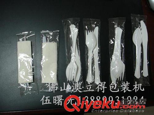 一次性用品包裝機 一次性塑料勺子包裝機械 塑料奶勺子包裝機械廠設(shè)備