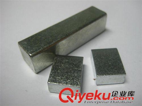 透明膜三維包裝機(jī) 晾衣架包裝機(jī) 不銹鋼支架包裝機(jī) 三腳架包裝機(jī) 電鍍件包裝機(jī)