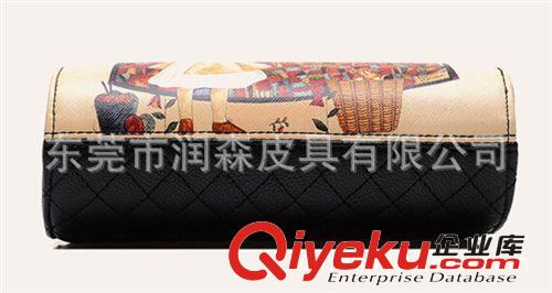 化妝包 2014韓版休閑涂鴉時(shí)尚復(fù)古斜挎女包化妝包迷你相機(jī)零錢(qián)包原始圖片3