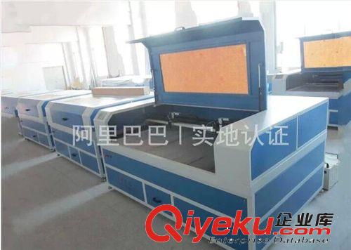 1995機型全自動送料激光裁剪機 服裝貼布繡鏤空鏤花長短毛絨皮毛織嘜商標切邊皮革打孔放樣開料機原始圖片3
