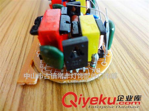 節(jié)能燈低壓鎮(zhèn)流器 促銷節(jié)能燈12V(8、9W)小螺、普2U原始圖片2