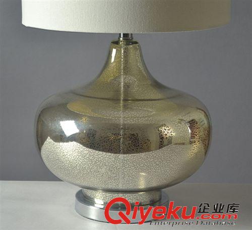 裝飾臺(tái)燈 包郵臺(tái)燈 現(xiàn)代玻璃工藝家居裝飾臺(tái)燈 臥室樣板間酒店工程燈具原始圖片3