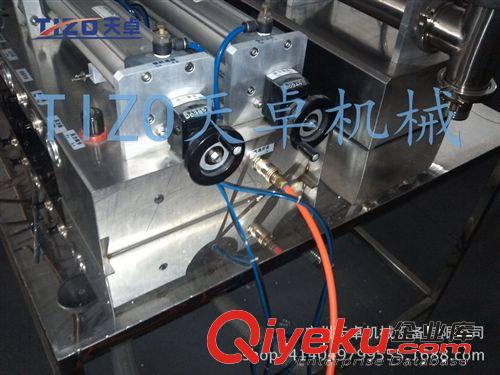 灌裝機(jī)械系列 專業(yè)生產(chǎn)液體灌裝機(jī) 定量半自動灌裝機(jī) 洗潔精灌裝設(shè)備原始圖片2