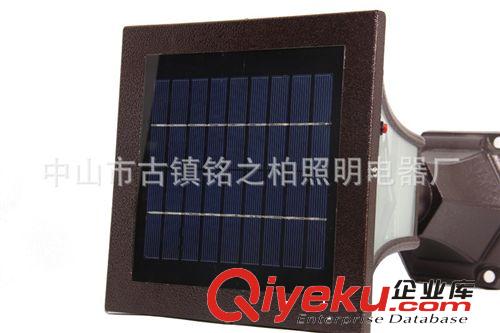 太陽能系列 現(xiàn)貨批發(fā)投射遠(yuǎn)柱頭燈 時尚創(chuàng)意造型獎杯型四角太陽能草坪裝飾燈原始圖片3