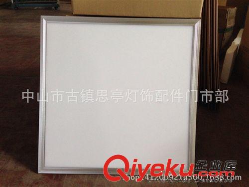LED方形系列面板燈 LED集成吊頂平板燈600mmX600mm 超薄無眩光 廚衛(wèi)燈 面板燈