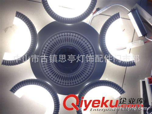 新款多頭圓形LED壁燈 新款超薄多頭壁燈，發光均勻，