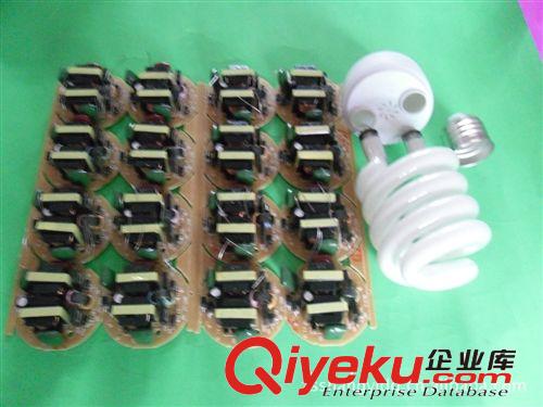 節(jié)能燈 古鎮(zhèn)工廠 低價批發(fā)DC12V 24V E27 13W 純?nèi)?白光 中半螺 燈泡