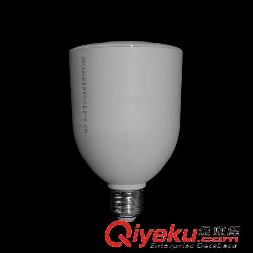 LED藍(lán)牙燈具 創(chuàng)意燈泡無線遙控調(diào)光多媒體節(jié)能燈音箱 LED燈藍(lán)牙音箱可照明音響