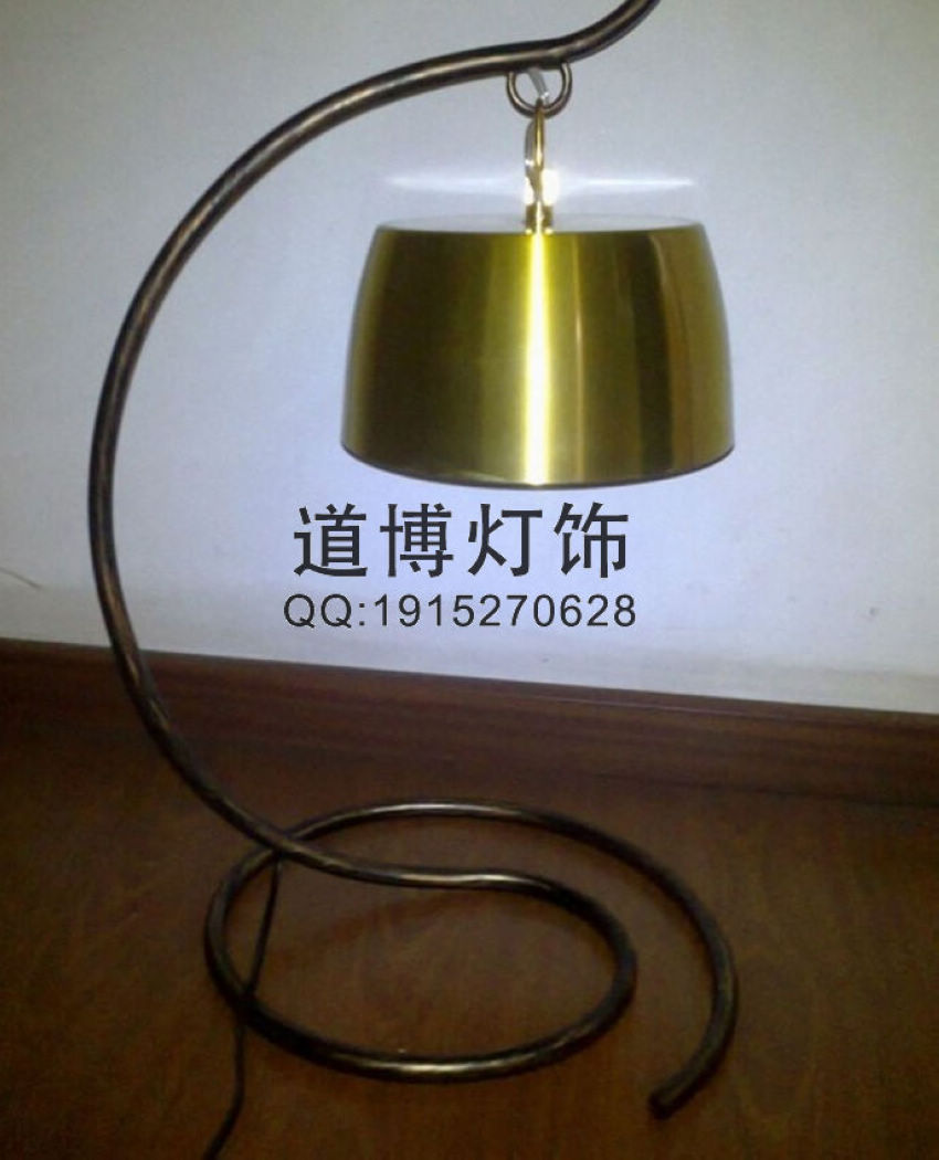 中山古鎮(zhèn)燈具廠家專業(yè)定制酒店客房歐式鐵藝創(chuàng)意臺燈
