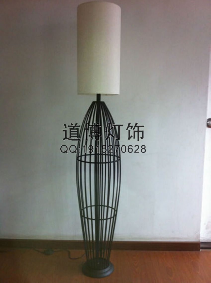 中山古鎮(zhèn)燈具廠家專(zhuān)業(yè)定制異形鐵藝臺(tái)燈原始圖片2