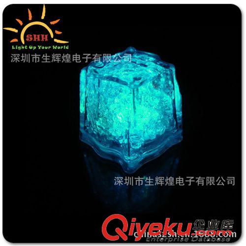 廠家直供 酒吧LED入水閃光感應(yīng)發(fā)光七彩方形冰塊 酒吧用品原始圖片2